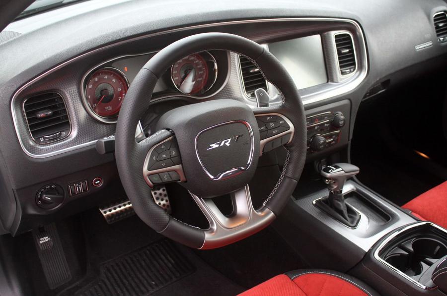 Торпедо Dodge Charger SRT Hellcat 2015 года  (фото 99 из 111)